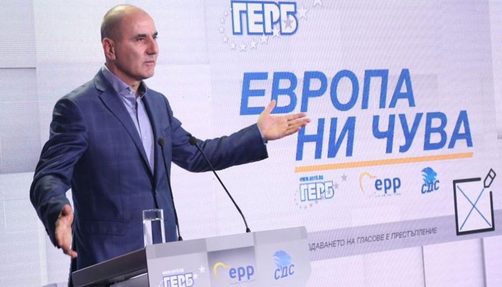 Лозунгът на ГЕРБ "Европа ни чува" може да се замени и с по-откровения "Не гледай какво правя, а слушай какво ти приказвам" Лозунгът на ГЕРБ "Европа ни чува" може да се замени и с по-откровения "Не гледай какво правя, а слушай какво ти приказвам"