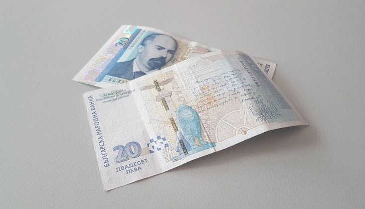 Право да получат 40 лева ще имат всички пенсионери, чиято пенсия е отпусната с начална дата до 30 април 2019 г. включително и нейният размер или сборът от пенсиите за месец април 2019 г. заедно с добавките и компенсациите към тях е до 348 лева Право да получат 40 лева ще имат всички пенсионери, чиято пенсия е отпусната с начална дата до 30 април 2019 г. включително и нейният размер или сборът от пенсиите за месец април 2019 г. заедно с добавките и компенсациите към тях е до 348 лева