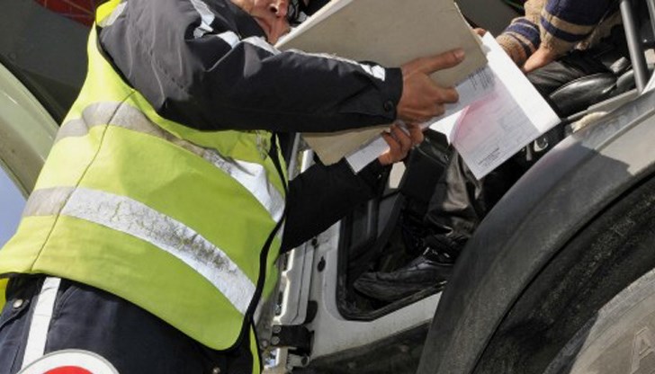 Задържаха шофьор на турски ТИР, след като предложил подкуп на полицаи