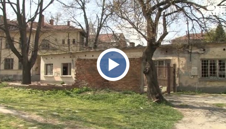 Срещу рушащата се сграда са подавани редица сигнали, но резултат няма