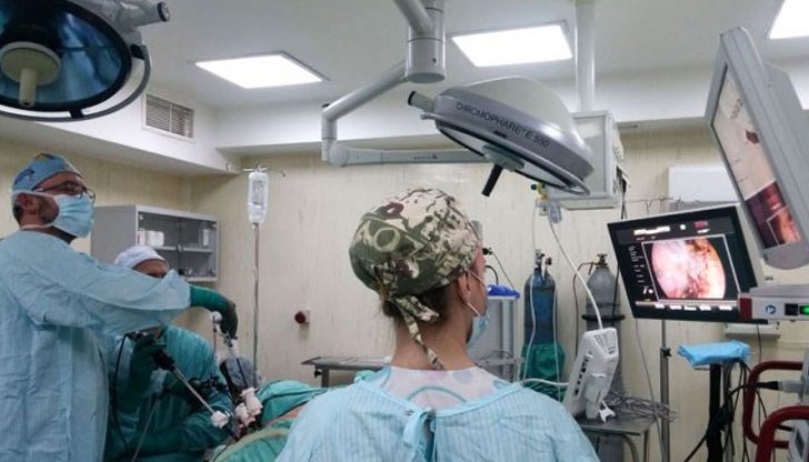 Отстранят от матката на родилката тумор с големината на бебешка главичка и тегло 300 грама Отстранят от матката на родилката тумор с големината на бебешка главичка и тегло 300 грама