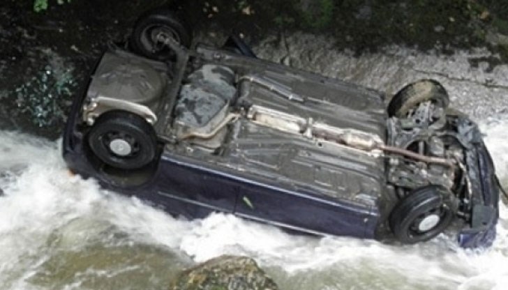 Трима души са загинали, а мъж и малко момиченце са откарани в болницата в Пазарджик / Снимката е илюстративна Трима души са загинали, а мъж и малко момиченце са откарани в болницата в Пазарджик / Снимката е илюстративна