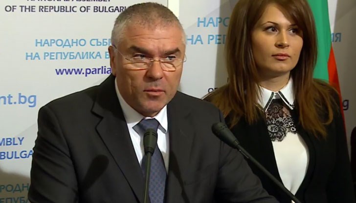 Кукловодите реално не са сметнали ефекта от това, че българският народ има нетърпимост към тези неща и няма да разбере, че участва в този долнопробен сценарий