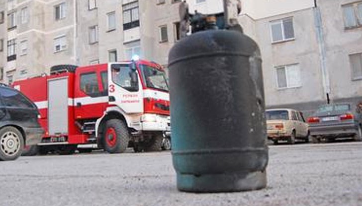 Мъж ремонтирал вентил на туристическа газова бутилка и след като е решил да я изпробва, тя се е запалила