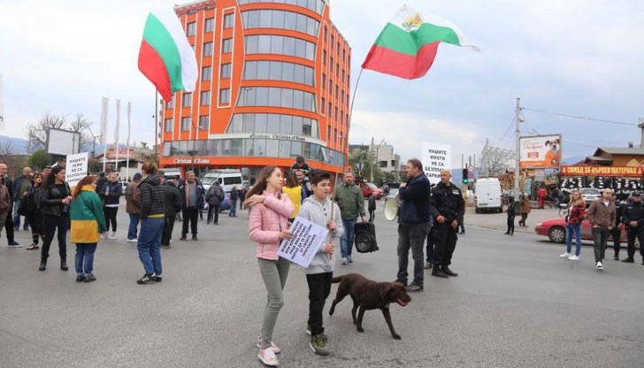 Протестиращите блокираха движението на кръстовището на булевард „Цариградско шосе“, „Павел Красов“ и „Димитър Пешев“