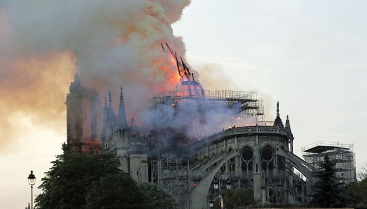 Обхванатата от пламъци "Нотр Дам" поразява сърцата ни, написа германския външен министър Хайко Маас Обхванатата от пламъци "Нотр Дам" поразява сърцата ни, написа германския външен министър Хайко Маас