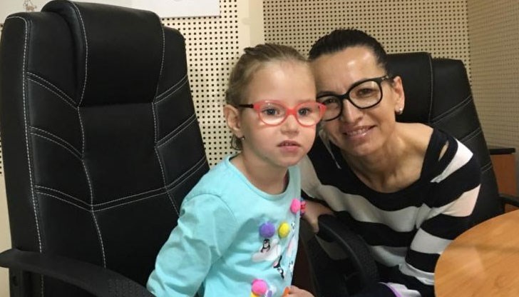 5-годишното момиченце ще може да се движи самостоятелно и да живее без болка след година, ако в следващите месеци бъде събрана сумата от 120 000 лева за операция в САЩ 5-годишното момиченце ще може да се движи самостоятелно и да живее без болка след година, ако в следващите месеци бъде събрана сумата от 120 000 лева за операция в САЩ