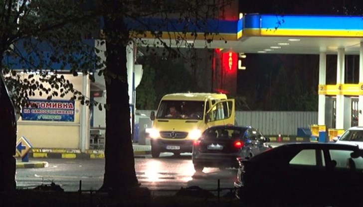 Стотици "социално слаби" българи печелят на черно от автотранспорт, без да плащат и лев данък