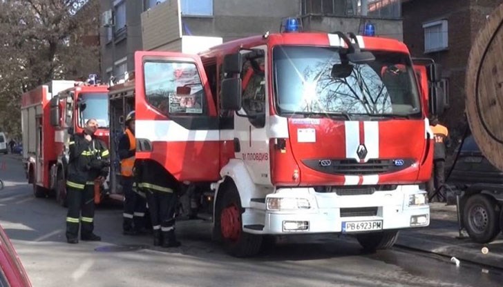 Напълно изгорели са учителската стая и тоалетните Напълно изгорели са учителската стая и тоалетните