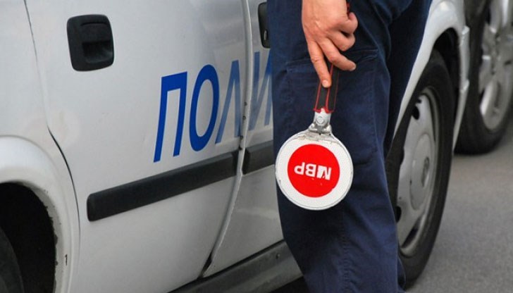 Две бързи производства за престъпление са образувани срещу шофьори, управлявали автомобили с поставени регистрационни табели, издадени за други коли Две бързи производства за престъпление са образувани срещу шофьори, управлявали автомобили с поставени регистрационни табели, издадени за други коли