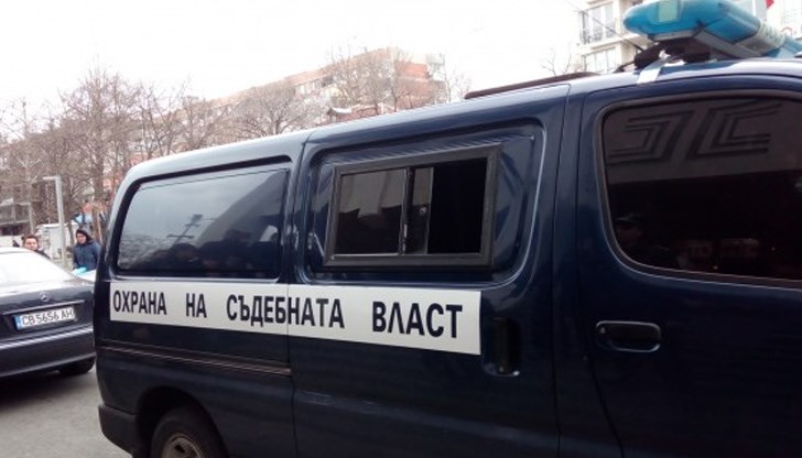 Заедно с него е задържана и съпругата му