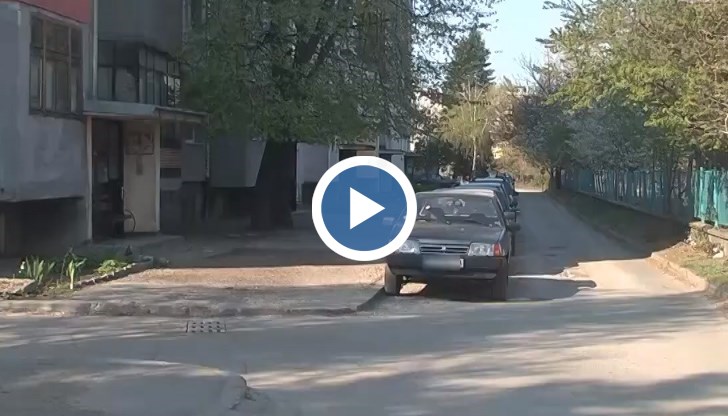 Макар и не много на територията на общината съществуват улици и алеи, които са без имена