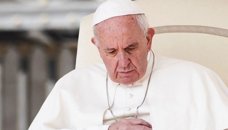Папа Франциск е заедно с Франция и се моли за католици и парижани след опустошителния пожар