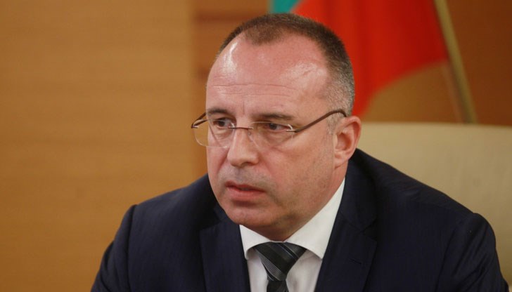 Първа оставка след скандала с къщите за гости Първа оставка след скандала с къщите за гости