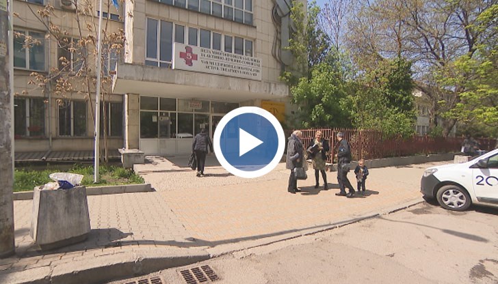 Нямало как лекарите от болницата да напуснат работното си място, за да помогнат на мъжа