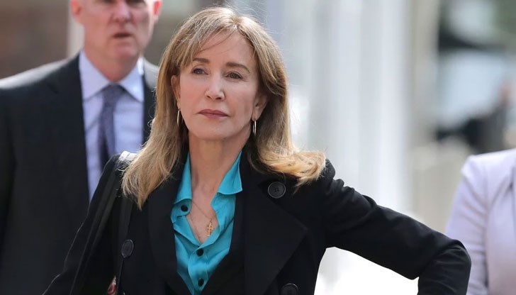 Тридесет и трима родители бяха обвинени в даване на подкупи, за да могат децата им да учат в престижни университети