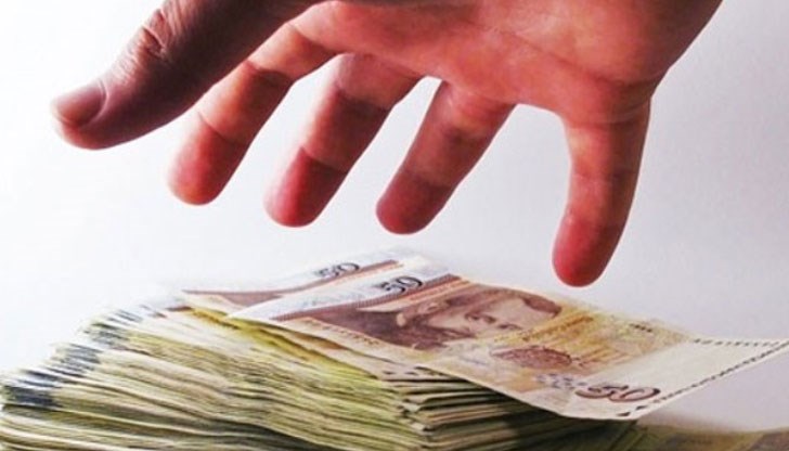 Русенецът я срещнал на кооперативния пазар в града, където тя го заговорила и му предложила услугите си Русенецът я срещнал на кооперативния пазар в града, където тя го заговорила и му предложила услугите си