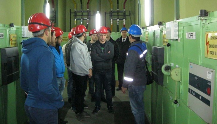 Бъдещите енергетици се запознаха със специфичната 110 киловолтова уредба