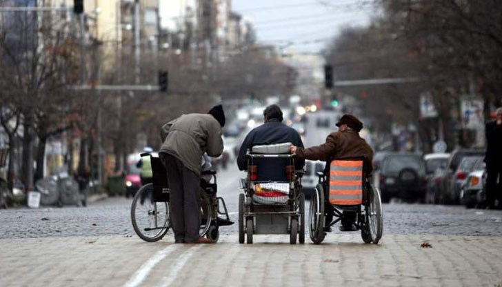 Както се очакваше, промените в медицинската експертиза, с които миналото лято беше премахната възможността да се трупат проценти за различни заболявания при определянето на степен на неработоспособност, са лишили много хора от инвалидна пенсия Както се очакваше, промените в медицинската експертиза, с които миналото лято беше премахната възможността да се трупат проценти за различни заболявания при определянето на степен на неработоспособност, са лишили много хора от инвалидна пенсия
