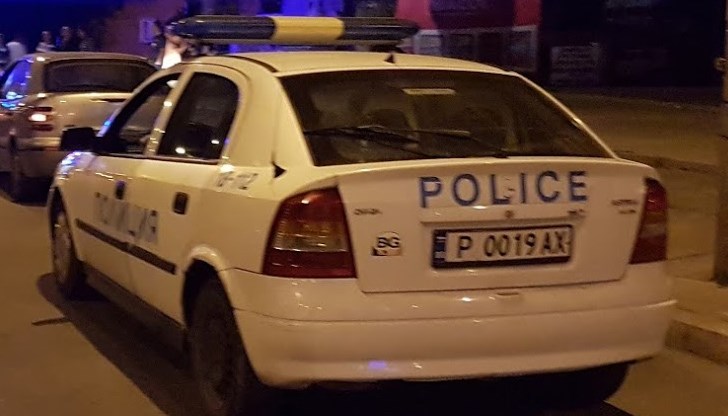 Служителите са видели поставена цигара на предното табло на возилото, за която водачът заявил, че е с марихуана Служителите са видели поставена цигара на предното табло на возилото, за която водачът заявил, че е с марихуана