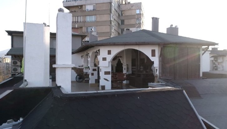 Столичната община започна проверка законни ли са постройките върху терасата на председателя на КПКОНПИ