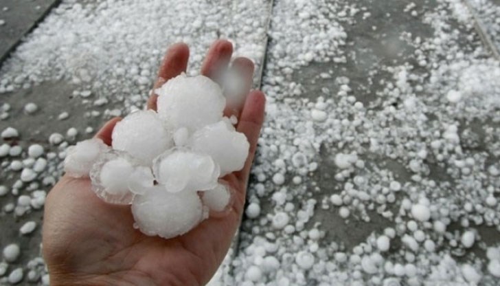 Валежът започнал с интензивен дъжд, като се редувал с градушка Валежът започнал с интензивен дъжд, като се редувал с градушка