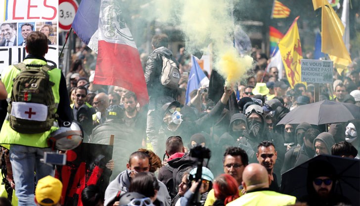 За 22-ра поредна събота са по улиците на Франция за да отстояват исканията си