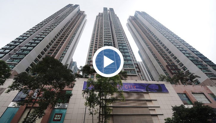 6-годишното момиченце се изправи на крака веднага след падането