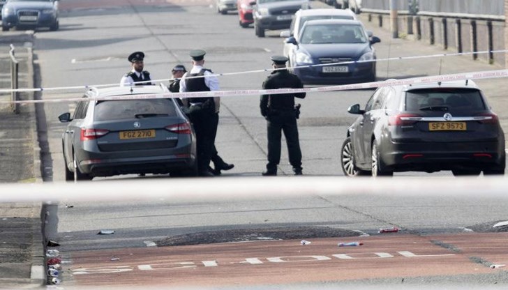 Двамата млади мъже – на 18 и 19-годишна възраст, са задържани в Лондондери Двамата млади мъже – на 18 и 19-годишна възраст, са задържани в Лондондери