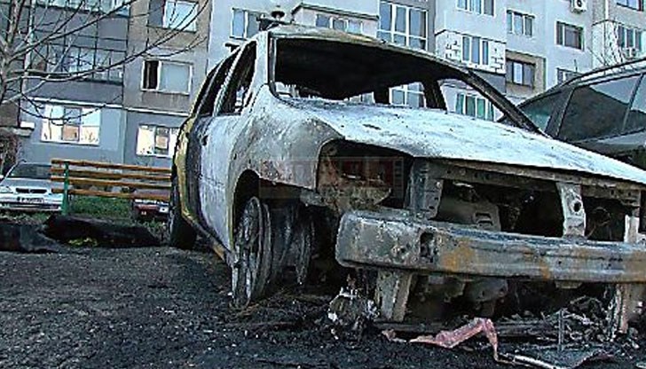 Автомобилът е бил паркиран пред блок „Чавдар войвода“ Автомобилът е бил паркиран пред блок „Чавдар войвода“