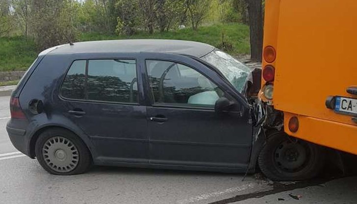 Куриозна катастрофа стана в час пик в столичния квартал "Надежда"