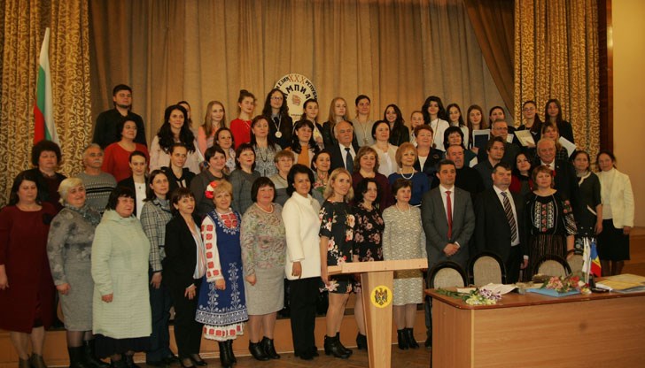 В олимпиадата са участвали 60 ученици от девети до дванайсети клас, от български произход, живеещи в различни райони на Молдова