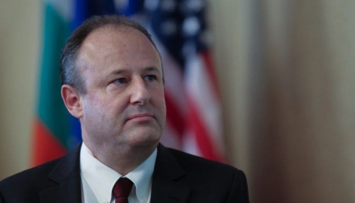 По думите му обаче, се полагат усилия пътуването отвъд океана да бъде облекчено По думите му обаче, се полагат усилия пътуването отвъд океана да бъде облекчено