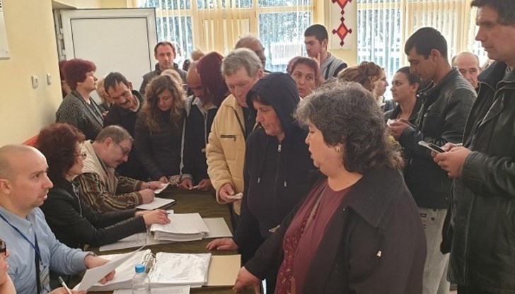 Най-търсените професии са "камериер", „сервитьор”, „чистач”, „готвач” и „общ работник”