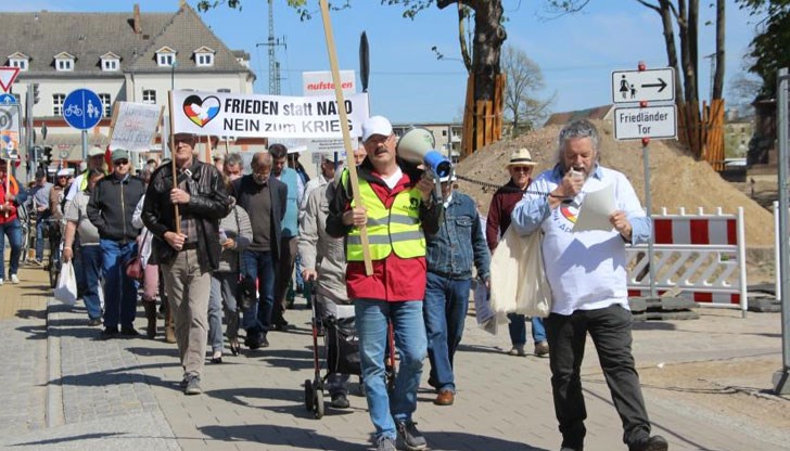 Най-големият марш - тридневният поход Рейн-Рур - започна с около 300 участници