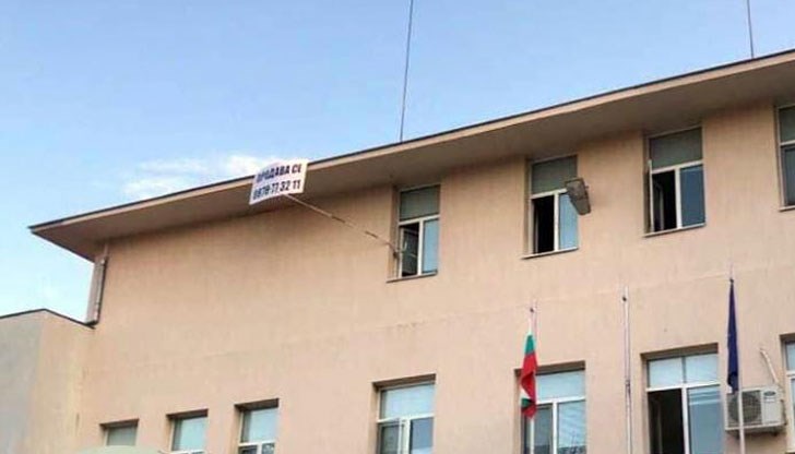 В училището е преподавал физика Теодоси Теодосиев, създал школа за таланти