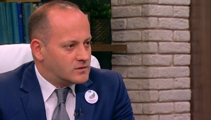 Водачът на листата за евроизборите на „Демократична България” призна, че не му се ходи в Европа, но беше категоричен, че няма да се откаже, ако го изберат за Европейския парламент Водачът на листата за евроизборите на „Демократична България” призна, че не му се ходи в Европа, но беше категоричен, че няма да се откаже, ако го изберат за Европейския парламент