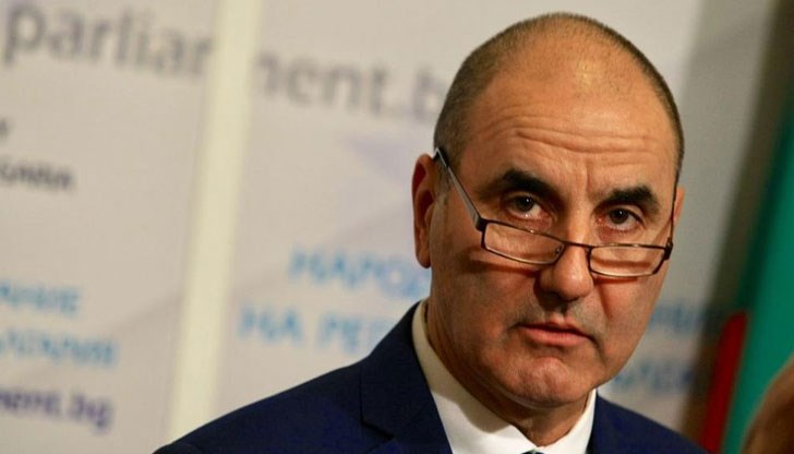 В момента имам изключително напрегнат график от срещи със структурите на ГЕРБ в цялата страна и не смятам да хабя енергията си за друго