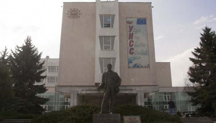 Вторият кабинет на Бойко Борисов обещава 7 милиона за построяване на новия корпус на УНСС, но не изплаща и стотинка Вторият кабинет на Бойко Борисов обещава 7 милиона за построяване на новия корпус на УНСС, но не изплаща и стотинка