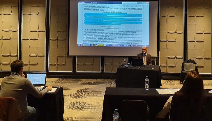 Според доц. Тодор Коларов криенето на пари в чужбина постоянно се затяга Според доц. Тодор Коларов криенето на пари в чужбина постоянно се затяга