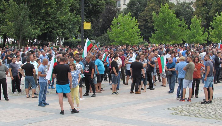 Дай, Боже, трюфел на всякоя трапеза! Днес - трюфел, утре - гъба, и така докато върнем на трапезата... доматите и чушките. А с този законодателен размах и перфекционизъм дано пък станем правова държава! Дай, Боже, трюфел на всякоя трапеза! Днес - трюфел, утре - гъба, и така докато върнем на трапезата... доматите и чушките. А с този законодателен размах и перфекционизъм дано пък станем правова държава!