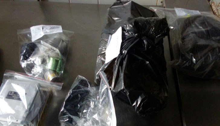 На контролен пункт по главния път Варна - Добрич в района на село Стожер била спряна за проверка лека кола "БМВ" с варненска регистрация