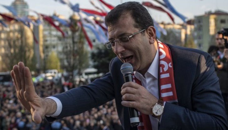 Чака се решението по искането на управляващата Партия на справедливостта и развитието за нови избори