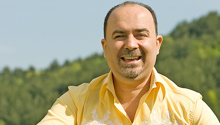Изпълнителят на "Хиляди слънца" получи уникален подарък от Ахмед Доган