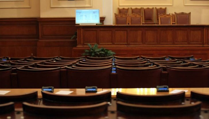 Председателят на Народното събрание Емил Христов се надявал да се върнат след празниците по-добри Председателят на Народното събрание Емил Христов се надявал да се върнат след празниците по-добри