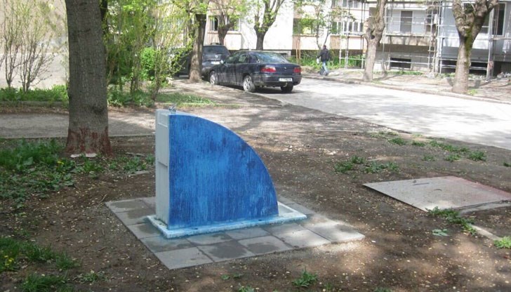 Поредната вандалска проява засегна чешмата в близост до мястото, където се пресичат улиците „Муткурова“ и „Оборище“