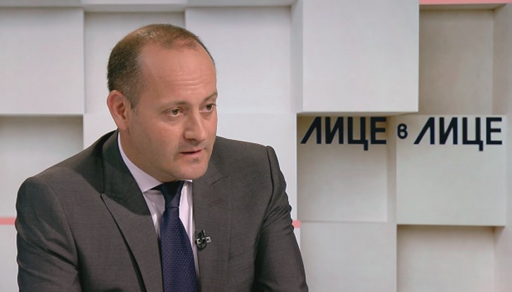 Имам половин апартамент заедно с брат ми, купен преди години с наследство от баща ми, както и един апартамент, купен заедно със съпругата ми, който още изплащам