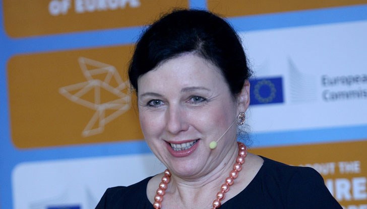 Мониторингът над България няма да отпадне при комисията Юнкер, заяви Вера Йоурова