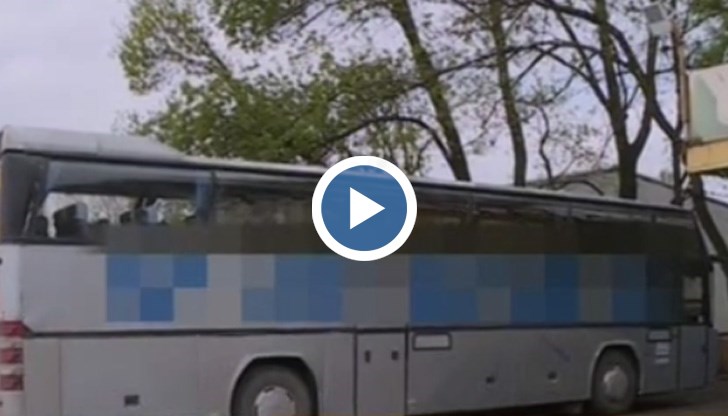 „Таен агент" на НАП е пътувал по линията Русе - Тетово без да получи билет, микробусът нямал дори фискално устройство.