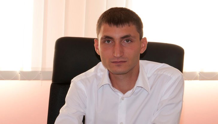 Г-н премиере, дай акъл, щото накрая ще трябва да хващам и аз терминала еднопосочно и да ви оставям тука да си се крадете едни други Г-н премиере, дай акъл, щото накрая ще трябва да хващам и аз терминала еднопосочно и да ви оставям тука да си се крадете едни други